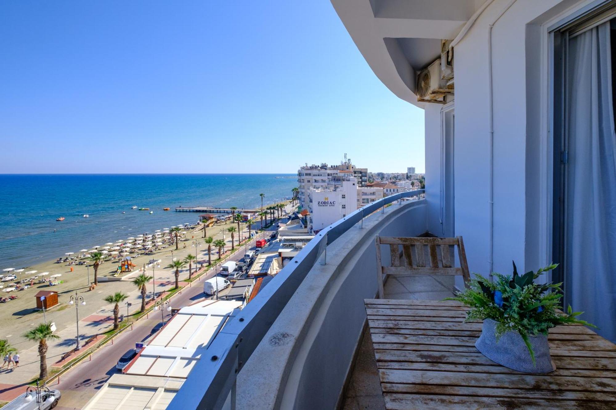 Lazuli Sea View Beachfront- Ap 61 ラルナカ エクステリア 写真