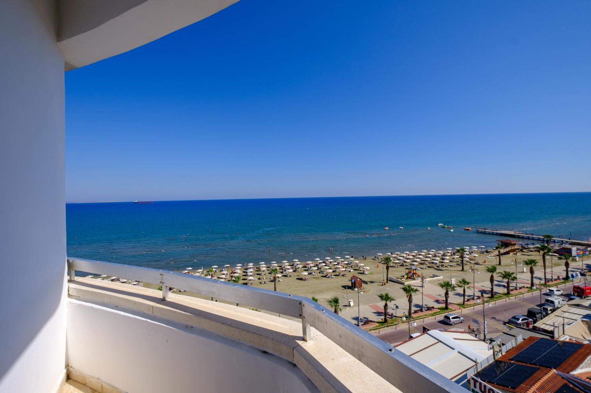 Lazuli Sea View Beachfront- Ap 61 ラルナカ エクステリア 写真
