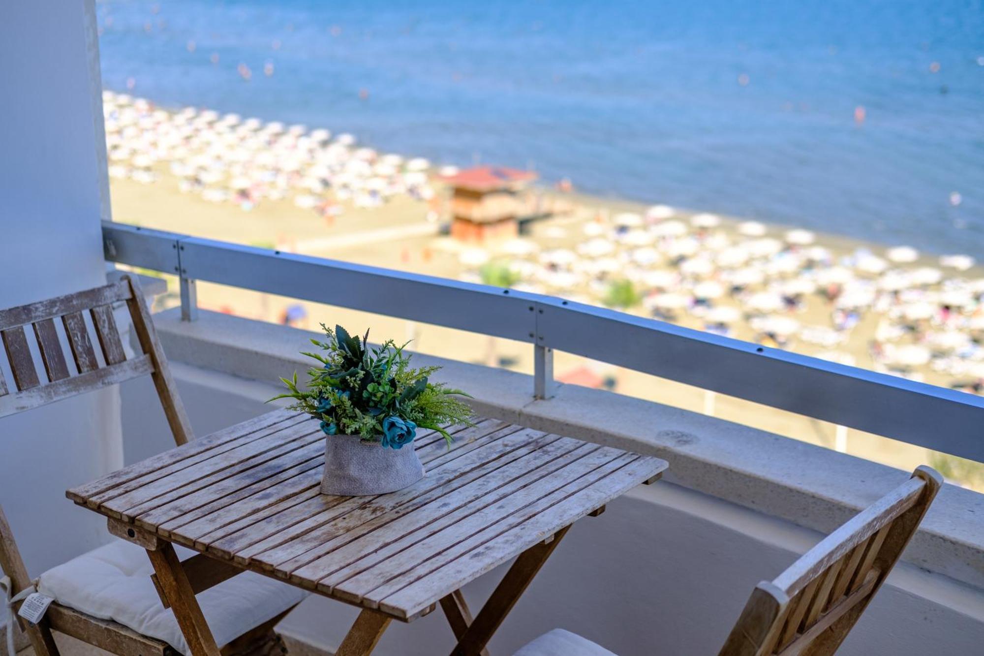 Lazuli Sea View Beachfront- Ap 61 ラルナカ エクステリア 写真